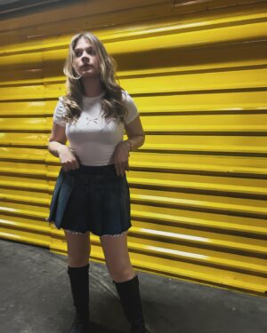 Camila Rivas Instagram - No te compares, que brillas bien bonito. ✨🩷🌺#bershkastyle #photooftheday #instagood 

@karen_kepem