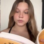 Camila Rivas Instagram - Texto: Eres Libro: Latidos que no dije. 🫀 #poemas #reels #eres #instagood
