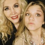 Camila Rivas Instagram - Que bonito es ver tu propia evolución, te quiero mucho Cami Te mando polvitos de buena vibra. ✨✨✨✨✨✨✨✨ #makeup #photography #moments #camilarivasoficial #love 🩷