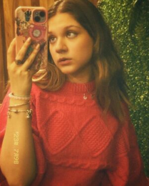 Camila Rivas Instagram - Sanar, aprender, crecer y seguir. 🧡🩷

#camilarivasoficial #love #instagood #fashion #beatuiful #art #photography ✨✨
