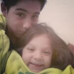 Camila Rivas Instagram - Hay mucho que agradecerle a mi yo chiquita, no hay palabras pero… ella siempre me acompaña. Feliz feliz día. Siempre mantengan encendida esa chispa de sus yo pequeños. ✨💐💛🙂‍↕️💕 #diadelniño #childrensday #feliz #sonrisa #instagood #photoofday #camila #actriz