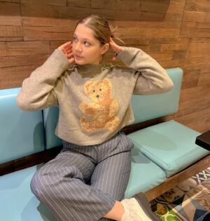 Camila Rivas Instagram - Floreciendo✨🤍🧸
@bershka #bershkastyle #publicidad