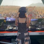 Camila Valero Instagram - never in my wildest dreams me imaginé que esto sería mi vida 🥹✨ del set al escenario - del escenario al set. wow. gracias infinitas por compartir momentos y energía conmigo. no lo doy por sentado 🌅✨🌅🫧🙏🏻 @akambamx @josecuervotequila @borninmexico @marco__arce total look @sabrina___ol ❣️🪽