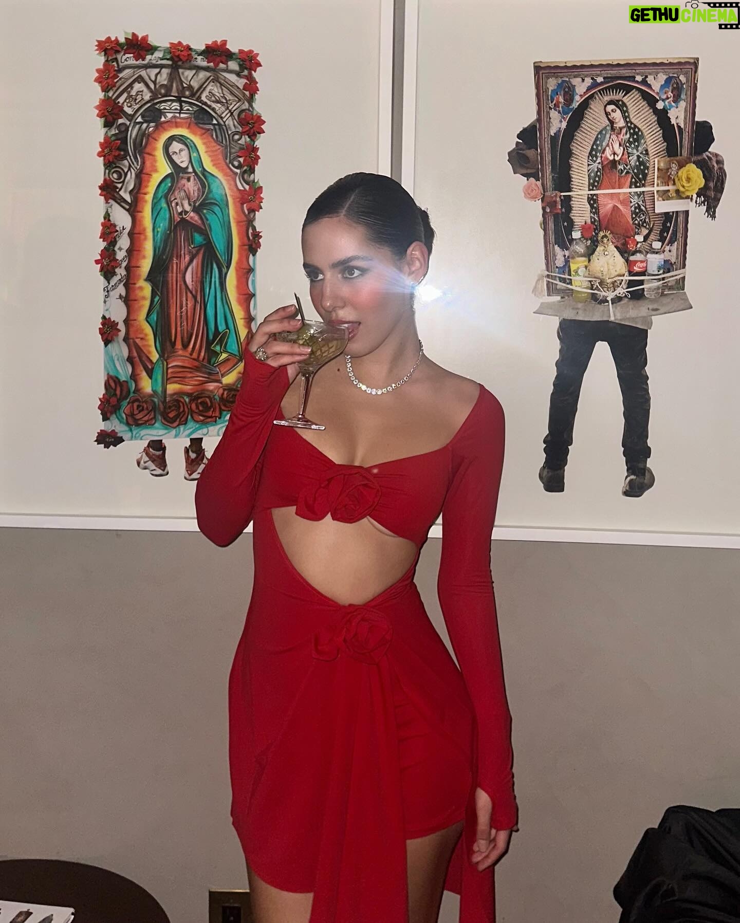 Camila Valero Instagram - iām just a (27 year old) girl!!! šš¹šš