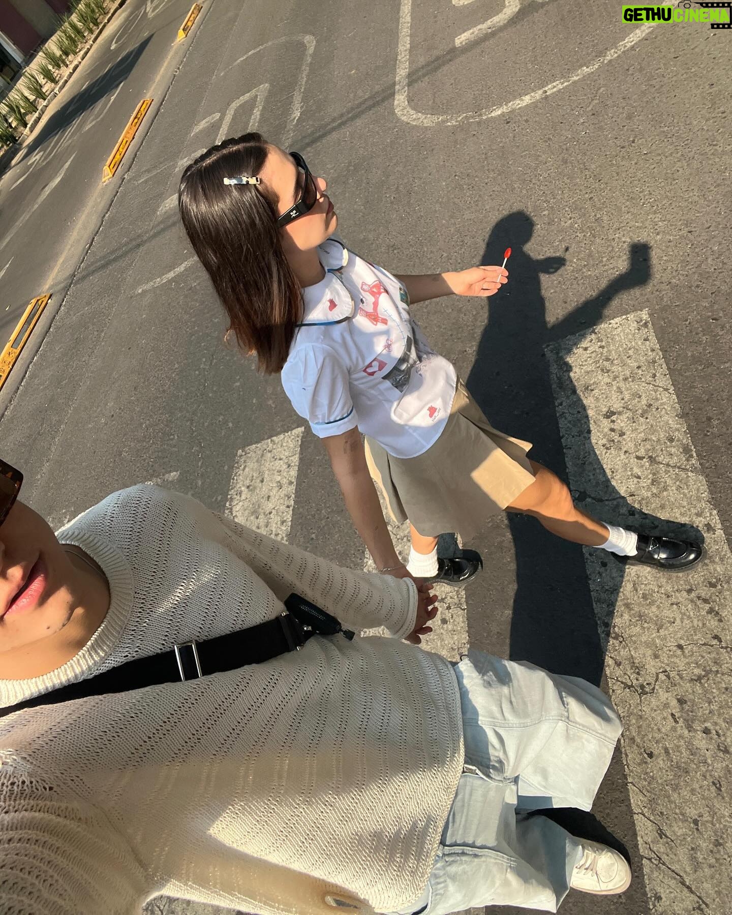 Camila Valero Instagram - spring has sprung!!! πΈπ·πΌπΈπ·πΌπΈπ·πΌ