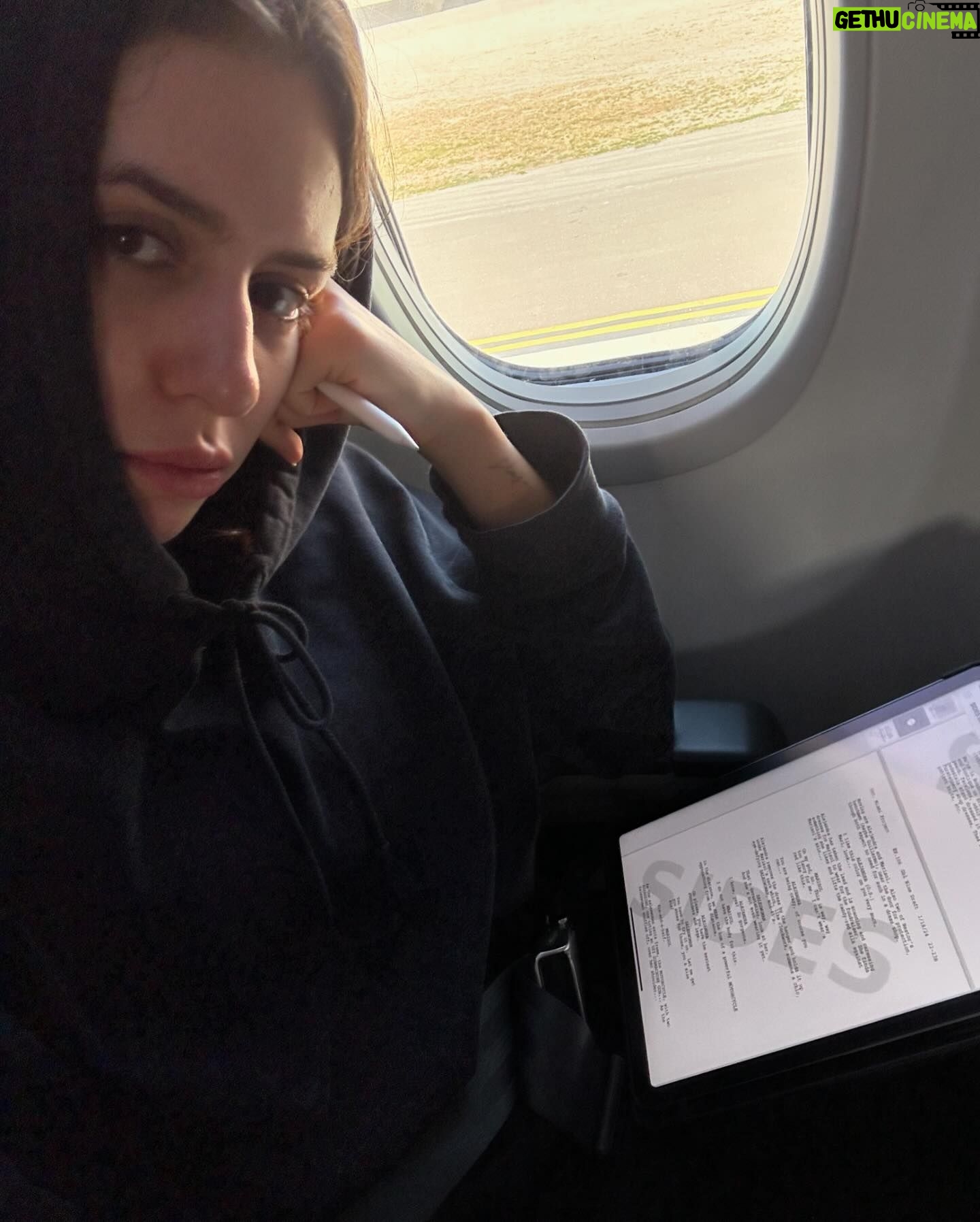 Camila Valero Instagram - los trámites me hacen llorar