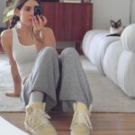 Camila Valero Instagram - feeling cozy en mis #adidasRivalry 🧶🌨️👟 íconos que pasaron de la cancha a las calles (and we love an icon 💋⛹🏻‍♀️) @adidasmx #creadoconadidas