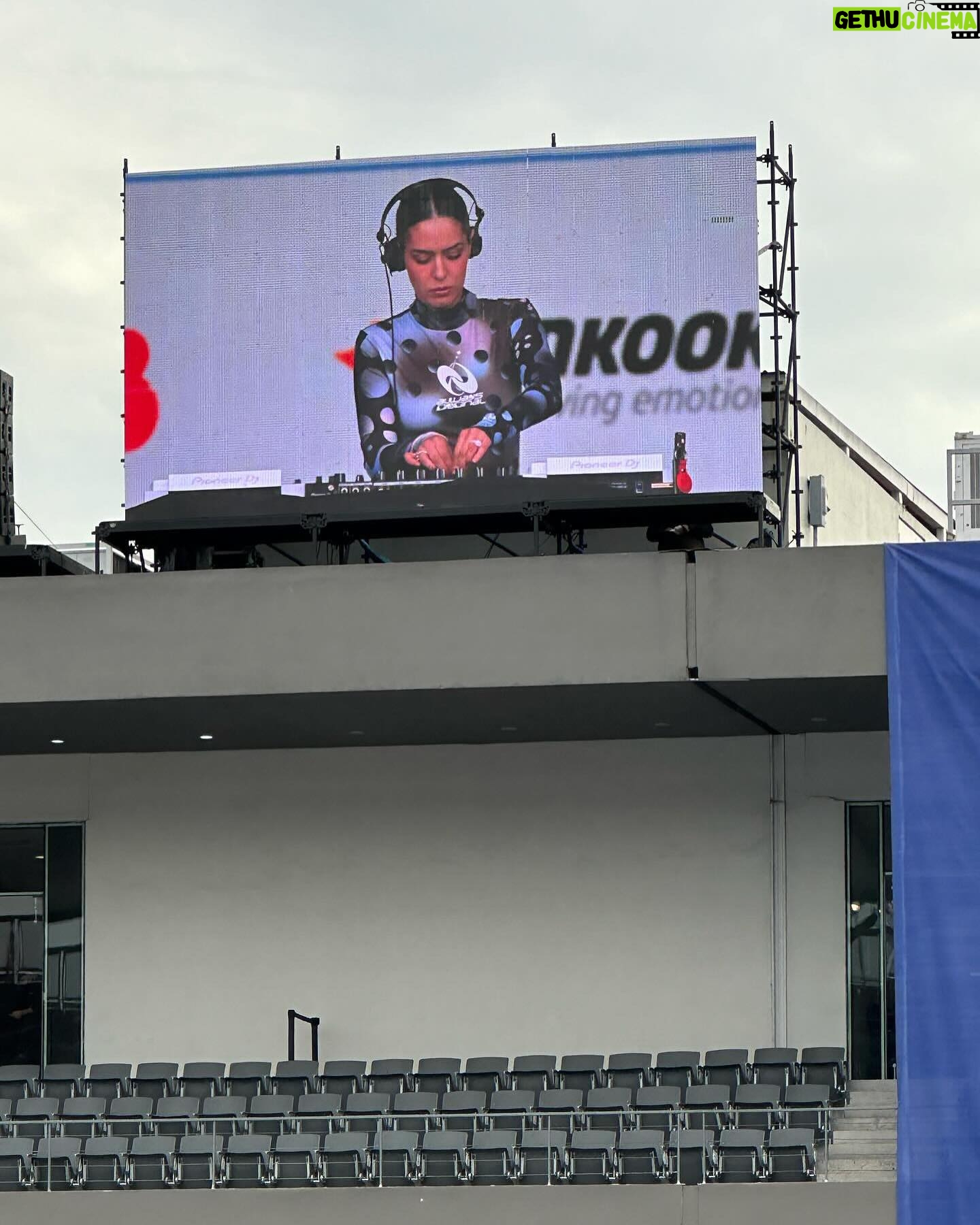 Camila Valero Instagram - @fiaformulae recap!!! thank you so much for having me. loved the vibes and learning about FE. canโt wait for next year!!! ๐๐๏ธ #ABBFormulaE