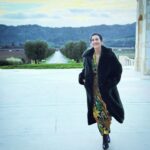 Camilla Belle Instagram - I know we all say thank you @bui.simon for sharing your birthday with us in the most special, joyful, loving, and delicious way!!!! Will never forget how the sun came out after the storm !! 💛🍷🍇🍽️☀️🩷