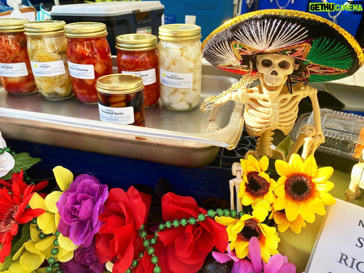Camilla Belle Instagram - You know it’s a good Sunday when a Día de Los Muertos representative and kimchi hang out ✌️ 🎃💀 #bomdomingo #feira #happysunday #farmersmarket #almosthalloweenbaby