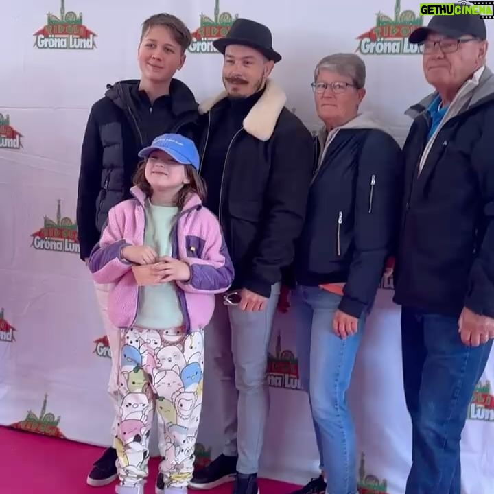 Camilla Läckberg - 4.8K Likes - Hoppade invigningen av @gronalund i helgen pga krasslig! Men övriga familjen som gick hade kungligt roligt! (Swipa) Bästa vårtecknet! Grönans öppning! 😍