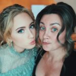Camilla Läckberg Instagram - Elle-gala med dottern. Och utmanar mig lite i år. När jag läste om Pamela Andersson som gick osminkad på gala så tänkte jag först: ”SHIT vad coolt!” Min andra tanke var: ”Det skulle jag aldrig våga”. Och min tredje tanke blev: ”Då MÅSTE jag våga”. Så jag bestämde mig raskt för att gå på just Elle-galan osminkad. Själv fascinerad över varför jag tycker det känns så läskigt… Men nu är det bara att köra! 😎💃 #Ellegalan2024