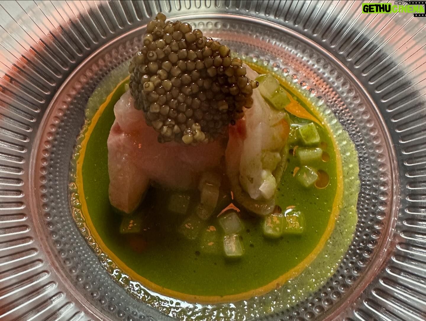 Camilla Läckberg Instagram - Mysigt firande av @simonskold . Lunch hemma med barnen och svärmor och sen middag på FANTASTISKA @aloerestaurant med @miatornblom och @michaeltornblom ❤️ (Swipa)