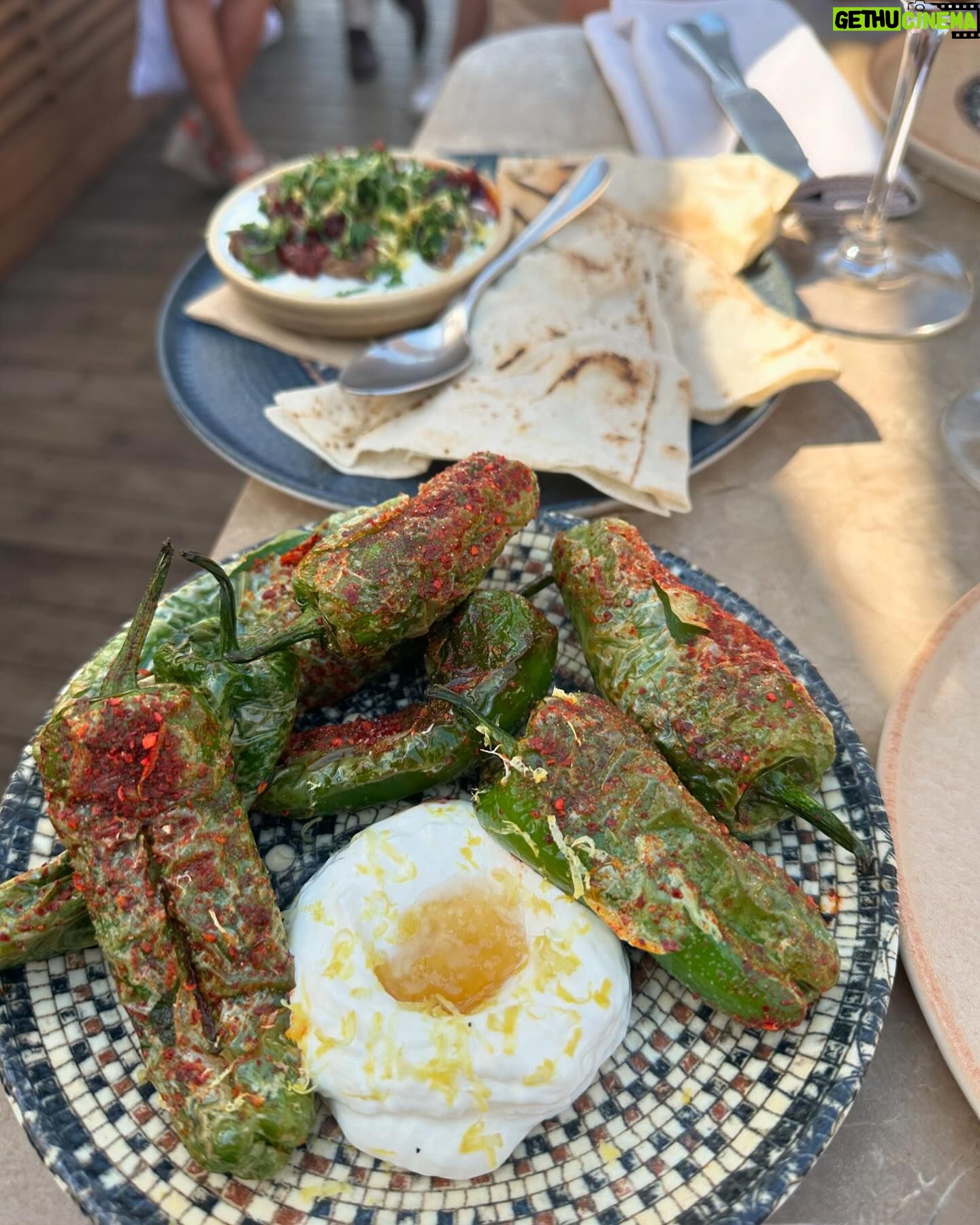 Camilla Läckberg - 7.3K Likes - Mysiga timmar med sonen. Shoppa sommarkläder först till honom då han växt ur allt, sen lunch på @strandbryggansthlm ❤️ @charlielackbergmelin