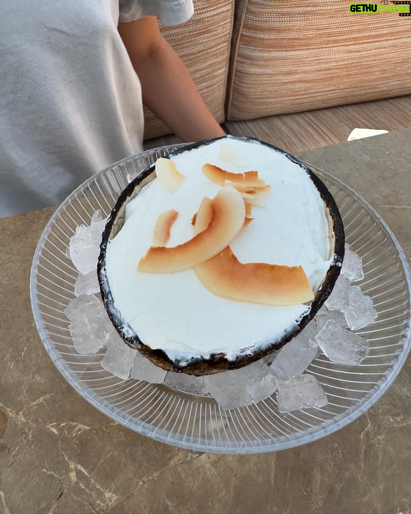 Camilla Läckberg - 7.3K Likes - Mysiga timmar med sonen. Shoppa sommarkläder först till honom då han växt ur allt, sen lunch på @strandbryggansthlm ❤️ @charlielackbergmelin