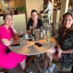 Camilla Läckberg Instagram - Glädjen att få ta med några av mina favoritmänniskor till en av mina favoritrestauranger The Lab. ❤️ @aurorastark @eleonorave @isadoracugler (swipa)