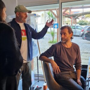 Camilla Läckberg Instagram - Idag är en stor dag för mig emotionellt! Idag är första inspelningsdagen av franska ”Fjällbackamorden”! (swipa) Franska Erica och Patrik spelas av Julie de Bona @juliedebona och Grégory Fitoussi @gregory_fitoussi . Längtar efter att besöka inspelningen! @tf1 @__martinr.__  @wildsheepcontent @eriksbarmack