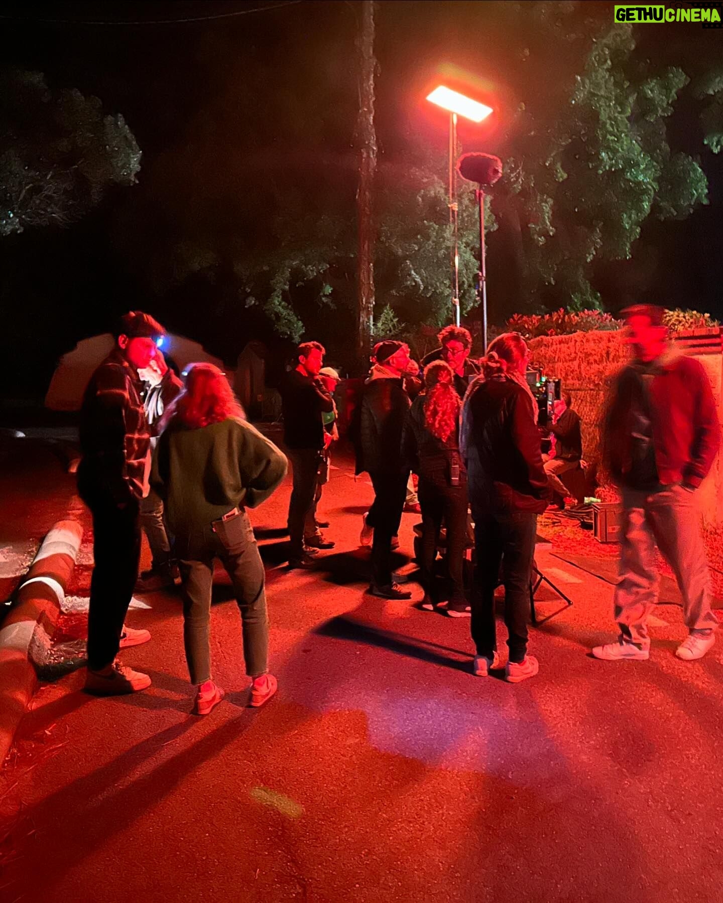 Camilla Läckberg Instagram - Vet inte var min text tog vägen när jag la ut… så nytt försök: Kom efter lång resa igår fram till vackra Hossegor utanför Biarritz. Franska Fjällbackaserien spelas in här (swipa) och det var enormt emotionellt se den stora produktionen och få träffa ”Erica” @juliedebona och ”Patrik” @gregory_fitoussi . Det är Isprinsessan, Predikanten och Stenhuggaren som nu blir serie och igår spelade vi in i ”Alexandras” hus. Jag och @liliassefa blir kvar här till torsdag för följa inspelningen samt göra press. ❤️ #Fjällbackaserien