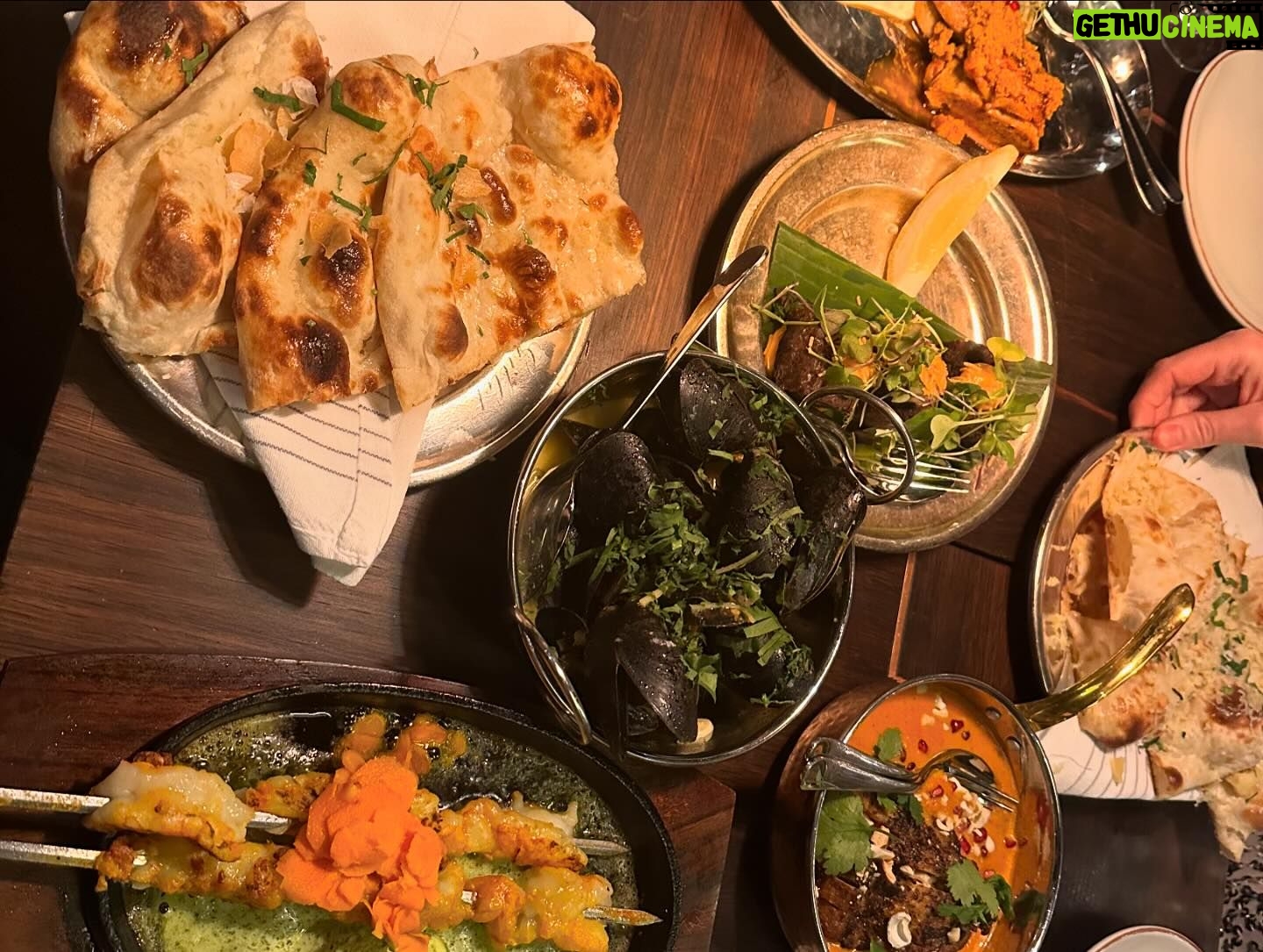 Camilla Läckberg Instagram - En kväll med de här tre på @indias.sthlm ❤️ Livet på en pinne. 😍❤️ @aurorastark @eleonorave @isadoracugler ❤️ Och FANTASTISK mat!! @kockjonas 🔥 (Swipa)
