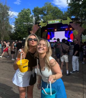 Camille Felton Instagram - bucket season 💃🫶🏻