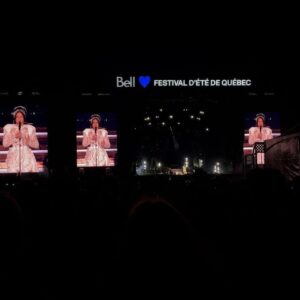 Camille Felton Instagram - Wowwww quelle belle fin de semaine au @festivaleteqc ❤️‍🔥 
Un show INCROYABLE de Pitbull avec une foule en feu, et Lana Del Rey qui m’a remis dans mes feels du secondaire 🥺 
Merci tellement de l’invitation @festivaleteqc @bleufeu_ ❤️ 
À l’an prochain!!!!!! #feq