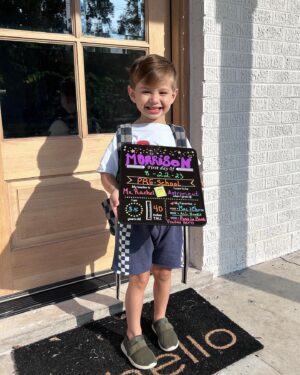 Camille Guaty Instagram - I know they say time goes by so fast, but it really does! Our first day of Preschool and our first professional haircut! Mommy can now retire her eyebrow scissors that she’s been using to cut his hair!

Cherishing the moments🤍

#firstdayofschool #firsthaircut #mommasboy #donorconception #loveislove