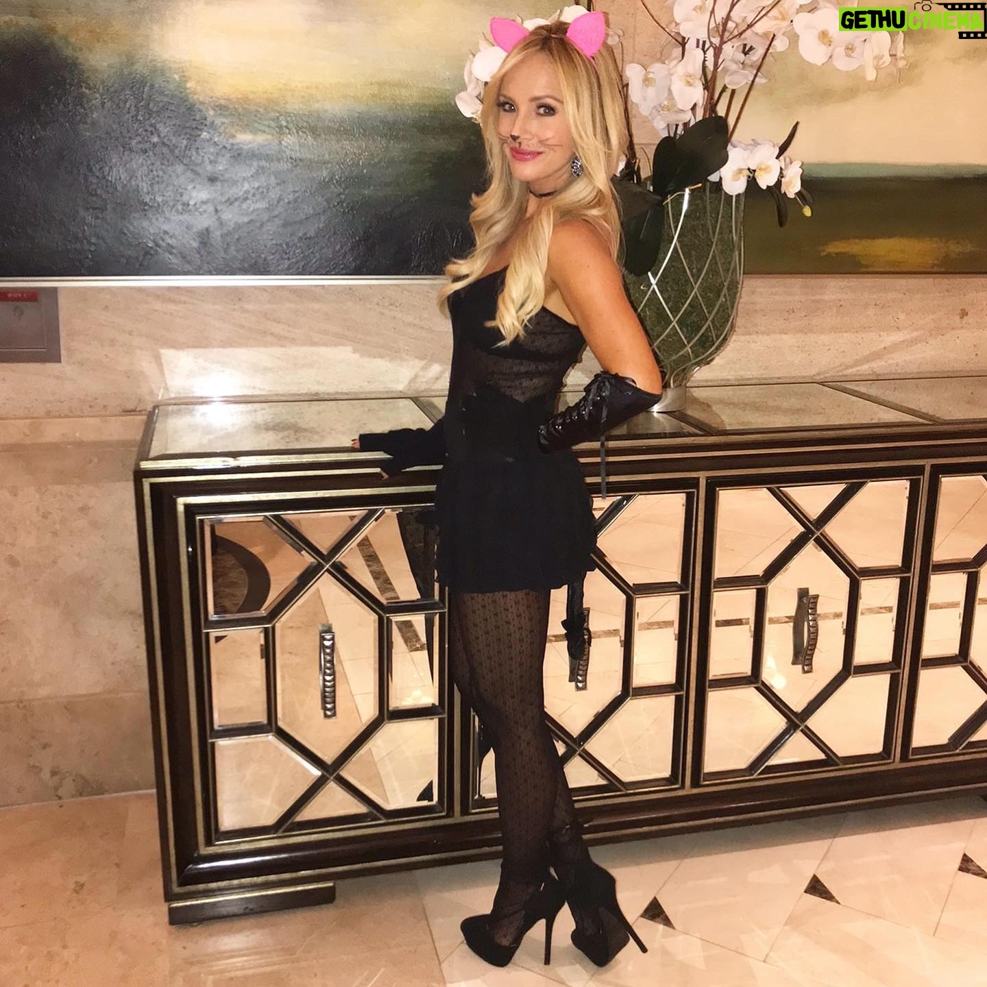 Camille Anderson - 520 Likes - 🎃 Halloween, you are always so fun! I hope you’re enjoying an extra SPOOKY weekend 👻 Any fun plans? ⬇️