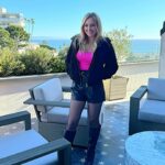 Camille Anderson Instagram – I love visiting my clients’ properties! This was a fun one – my client purchased a variety of spaces in this gorgeous Pacific Palisades mixed use building, including both office spaces and condos! This building overlooks the ocean and rarely has availability. In fact, the transactions often take place off market.🔥
Outfit is linked in the LTK app or simply comment LINK below! Blonde highlights by @kaileescreations
#luxuryrealestate #losangelesrealestate #pacificpalisades #luxuryrealestateagent