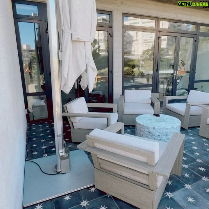 Camille Anderson Instagram - I love visiting my clients’ properties! This was a fun one - my client purchased a variety of spaces in this gorgeous Pacific Palisades mixed use building, including both office spaces and condos! This building overlooks the ocean and rarely has availability. In fact, the transactions often take place off market.🔥 Outfit is linked in the LTK app or simply comment LINK below! Blonde highlights by @kaileescreations #luxuryrealestate #losangelesrealestate #pacificpalisades #luxuryrealestateagent
