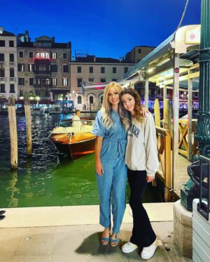 Camille Anderson Instagram - Venice was one of our favorite cities that we visited for Brooklyn’s big 13th birthday trip! We landed in the evening and took a boat to Venice with all the twinkling lights and the beautiful night sky. It was magical! We did all the Venice things… 
🛶 Gondola ride through the canals 
💎 Wandered around the maze-like alleyways and perused the local boutiques 
🍨 Daily gelato (duh!)
🍝 Pasta lunch in the rain and… 
💣 Last two slides for the professional Italian photo bombers in St Mark’s Square, who clearly knew what they were doing. Watch as they move in. 😅 Epic!