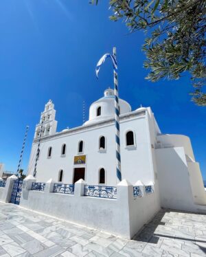 Camille Anderson Instagram - Next up… Santorini! 🇬🇷 Vibrant hughes of blue and crisp white. We loved browsing in the adorable shops, taking in the views, and exploring the quaint and historic towns of both Oia and Fira. Santorini is gorgeous 🔵⚪️ #santorini #greece #happy13th