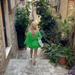 Camille Anderson Instagram - Making core memories in Dubrovnik, Croatia 🇭🇷 I’ve learned that I have a thing for castles 🏰 Loving the architecture, the cable car to the mountain top ended with a beautiful view, and Brooklyn found her dream market 🍭 #croatia #dubrovnik