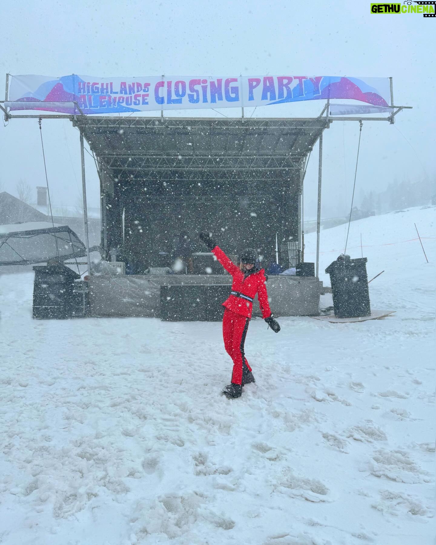 Camille Anderson Instagram - ☀️❄️We had the best time closing out Aspen ski season! We had both sun and snow - the perfect combination! ➡️ Btw, I would 100% go back for Aspen Highlands Closing weekend. It’s easy to get a lot of ski runs in and restaurant reservations are fairly easy too. Closing day is also a lot of fun: costumes parties! 🏨 We stayed @limelighthotels in Aspen. Best location! It’s in town, heart of Aspen, and walking distance to all the best restaurants and shops. They also have a location at Snowmass base. Until next time! 🎿 We’ll be back in the summer though :) I ❤️ Aspen #aspen #limelightaspen #limelighthotels