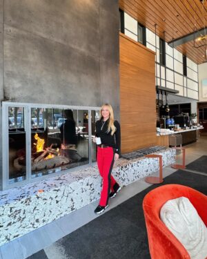 Camille Anderson Instagram - Aspen Aprés Ski and snacks with @limelighthotel in my favorite room at the hotel! Their lounge is providing major inspiration.🫶🏼 #limelightaspen