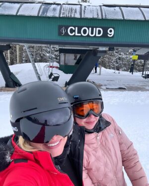 Camille Anderson Instagram - Aspen Aprés Ski and snacks with @limelighthotel in my favorite room at the hotel! Their lounge is providing major inspiration.🫶🏼 #limelightaspen