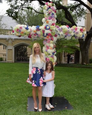 Camille Anderson Instagram - Happy Easter. He is Risen ✝️ This Easter throwback pic is one of my faves. We are inside Easter crafting today bcs of the rain… Brooklyn successfully made a panoramic sugar Easter egg, a bunny cake and colored eggs! 🐣 🐰 

How are you spending your Easter? Have a beautiful day!

Sky picture by @naturesms
#happyeaster #heisrisen🌅