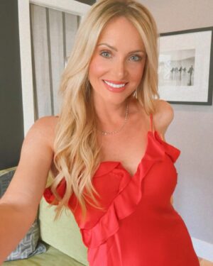 Camille Anderson Instagram - Candid birthday selfies to celebrate another year 👸🏼 woo hoo! I’m extremely grateful for life, health, beautiful friendships & family ❤️ I’m so reflective on birthdays! Anyone else? Thank you for being such a wonderful IG fam ❌⭕️ #birthdaygirl #piscesbirthday #grateful 🎉