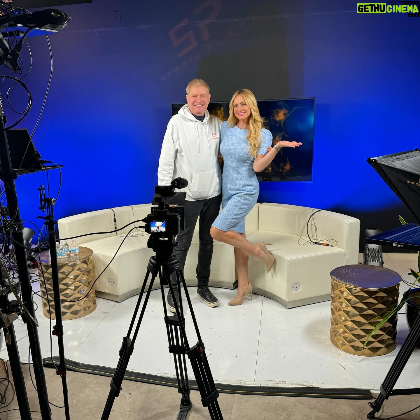 Camille Anderson Instagram - So fun to be in the studio today with @studioplacela They are the best 🎉 And it’s so rewarding to see our start up tech biz, Ask the Agent, taking off! Also, it’s International Women’s Day 👏🏼Go get ‘em ladies! #asktheagent #studioplacela #proptechstartup #internationalwomensday