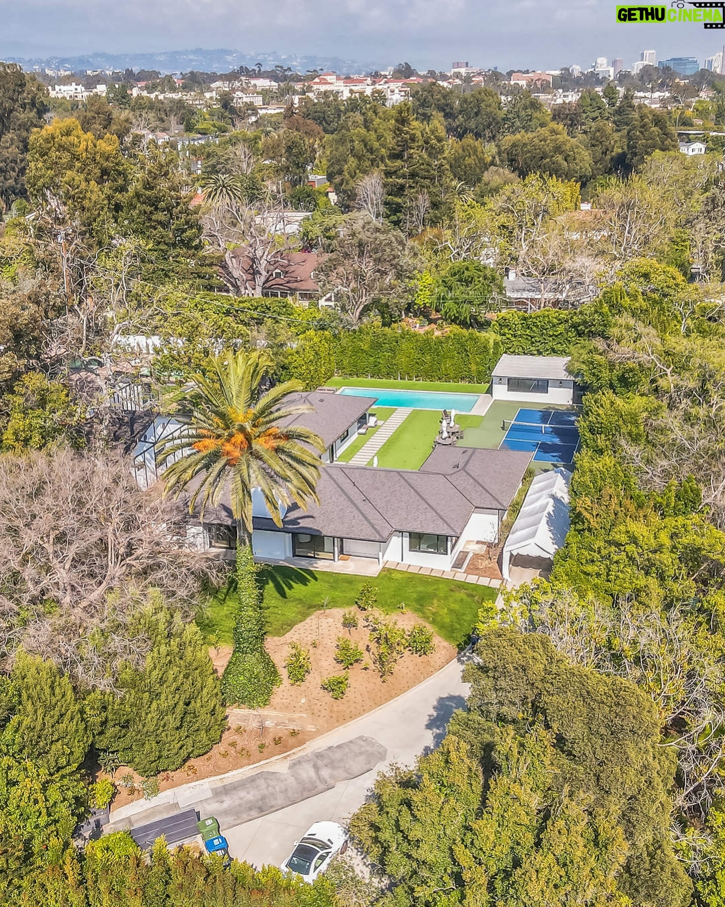 Camille Anderson Instagram - Step inside my recent Los Angeles real estate happenings! 1. This gorgeous Off Market Hermosa Beach, CA property is turn key and one block from the ocean! $5,950,000 2. New Development Opportunity in Sherman Oaks, CA. This sought after neighborhood is the perfect place for a new build! $1,285,000 3. Just Sold! This crown jewel of Brentwood, CA sits on over 1/2 acre, with the most fun yard! $6,800,000 DM for Details #losangeles #losangelesrealestate #luxuryrealestate