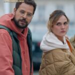 Camille Lou Instagram – Enfin 🥹❤️ Un an après notre tournage, voici la bande annonce de “Chasse Gardée” ! 
Que de souvenirs, que de rires, que de folies. Une expérience humaine comme on en vit peu avec des gens plus merveilleux les uns que les autres. Et je peux vous dire, que cette magie, cette complicité, on la ressent dans le film 🫶🏻 
Vous allez rire. Beaucoup. En tout cas je l’espère,  au moins autant que nous durant le tournage. 
Merci @ugcdistribution @tf1_studio @curiosa.films @starman_films🙏🏻
Merci à nos deux réalisateurs @fred4sta et @antoninfourlon 🥰
Et double merci a @antoninfourlon qui nous a pondu ce scénario hilarant. Et pas seulement 😂

Un big up tout spécifique à mon mari de jeu @hakimjemili et nos dej dans les 4 coins de compiegne, nos aigreurs d’estomac, nos café au cbd et  nos quelques crises de fou rire, n’en déplaise à Andreas 😂 Ainsi qu’à nos enfants de jeu qui me manquent Marceau et Romy.
Et à tous nos camarades que j’aime bcp trop @didierbourdonofficiel @julienpestel @jean_francois_cayrey @guillaume_bouchede #ThierryLermitte @chantalladesou p#TheoGross #AndrePenvern @isabellecandelier @severinewarneys @david_salles_o et toute l’équipe.
Le 20 décembre au cinéma 😍
Ps: @felix_pgt et @makeupwithbily. 
Pas un faux raccord 🎩