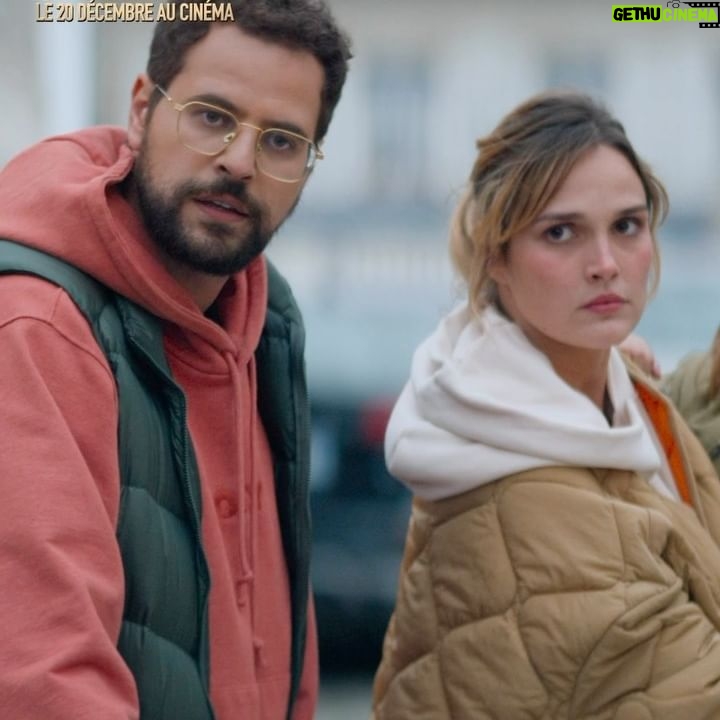 Camille Lou Instagram - Enfin đ„čâ€ïž Un an aprĂšs notre tournage, voici la bande annonce de âChasse GardĂ©eâ ! Que de souvenirs, que de rires, que de folies. Une expĂ©rience humaine comme on en vit peu avec des gens plus merveilleux les uns que les autres. Et je peux vous dire, que cette magie, cette complicitĂ©, on la ressent dans le film đ«¶đ» Vous allez rire. Beaucoup. En tout cas je lâespĂšre, au moins autant que nous durant le tournage. Merci @ugcdistribution @tf1_studio @curiosa.films @starman_filmsđđ» Merci Ă nos deux rĂ©alisateurs @fred4sta et @antoninfourlon đ„° Et double merci a @antoninfourlon qui nous a pondu ce scĂ©nario hilarant. Et pas seulement đ Un big up tout spĂ©cifique Ă mon mari de jeu @hakimjemili et nos dej dans les 4 coins de compiegne, nos aigreurs dâestomac, nos cafĂ© au cbd et nos quelques crises de fou rire, nâen dĂ©plaise Ă Andreas đ Ainsi quâĂ nos enfants de jeu qui me manquent Marceau et Romy. Et Ă tous nos camarades que jâaime bcp trop @didierbourdonofficiel @julienpestel @jean_francois_cayrey @guillaume_bouchede #ThierryLermitte @chantalladesou p#TheoGross #AndrePenvern @isabellecandelier @severinewarneys @david_salles_o et toute lâĂ©quipe. Le 20 dĂ©cembre au cinĂ©ma đ Ps: @felix_pgt et @makeupwithbily. Pas un faux raccord đ©