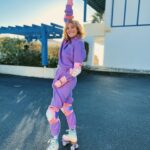 Camille Lou Instagram – Elle s’appelle comment elle ?
Non j’avoue, aucun rôle ne se cache derrière cette tenue.
@americanvintage_officiel @impalaskate 
🎥 @romainlaulhe ❤️