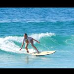 Camille Lou Instagram - Le surf, c’est pas simple mais y’a du progrès !! 😂☀️🥰 Merci mon amoureux @romainlaulhe pour les images !