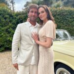 Camille Lou Instagram – Ma vie, mon fiancé, mon pacsman 🥹
On s’est pacsé pour mon anniversaire ! 
Pour patienter.. Vivement notre mariage ❤️
Merci à @max_lue_jr  et @fny_lhe  de m’avoir réconciliée avec les grands mariages ! Et félicitations ! 
(La première et la dernière était durant le leur. 
Merci @william_desse_photographe pour the last one)
Merci @bashparis pour cette robe 🫶🏻
Merci @venitz_biarritz pour le joli sweat de Romain.
Et merci à beau papa pour la première photo🥰
Je vous souhaite à tous et à toutes d’avoir un @romainlaulhe dans votre vie.