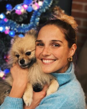 Camille Lou Instagram - Un bon réveillon à tous 🎁
Une pensée pour tous ceux qui sont seuls, ou le cœur triste.. ❤️