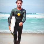 Camille Lou Instagram – Un petit bout du mois d’août 🍉
Du soleil, de l’amour, des péripéties, des amis, la vie quoi.
Praia ne quitte pas le canapé @lamaisonconvertible , Nutsy squatte les oreillers, @romainlaulhe ravit mon coeur et ma vie. 
J’ai eu la chance de passer l’été auprès des miens et ça n’a pas de prix. 
Il se passe tant de choses sur quelques mois. Le temps file, et on ne le voit pas, trop occupés à préparer demain.. Vivre le moment présent devrait être l’objectif de notre vie. 
C’est ce que j’ai appris ces derniers temps. 
Comme il est impossible de tout prévoir, à moins d’y passer sa vie, mieux vaut profiter de chaque instant. J’essaie de ne pas passer à côté de la mienne. 
❤️