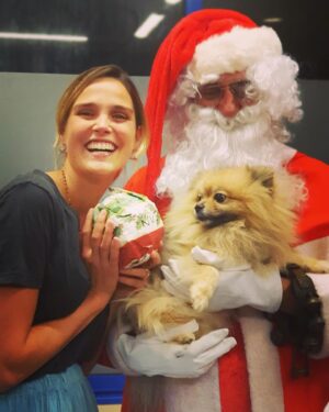 Camille Lou Instagram - Un bon réveillon à tous 🎁
Une pensée pour tous ceux qui sont seuls, ou le cœur triste.. ❤️
