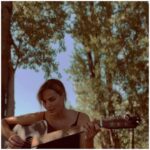 Camille Lou Instagram - “J’aime plus les gens depuis que j’t’ai vu“ Une pensée pour mon @romainlaulhe en chanson ❤️ Je me demande souvent ce que j’ai fait pour mériter qu’un tel homme entre dans ma vie. Bref. Je t’aime. Le texte n’est tout à fait fidèle à l’original, ne m’en voulez pas! #cover