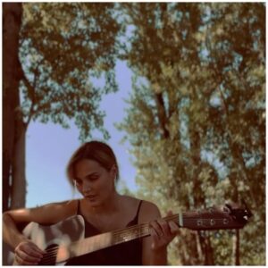 Camille Lou Instagram - “J’aime plus les gens depuis que j’t’ai vu“
Une pensée pour mon @romainlaulhe en chanson ❤️ Je me demande souvent ce que j’ai fait pour mériter qu’un tel homme entre dans ma vie. 
Bref. Je t’aime. 
Le texte n’est tout à fait fidèle à l’original, ne m’en voulez pas!
#cover