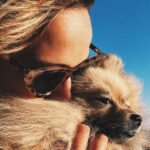 Camille Lou Instagram - Un être humain je vous dis 🐶❤️